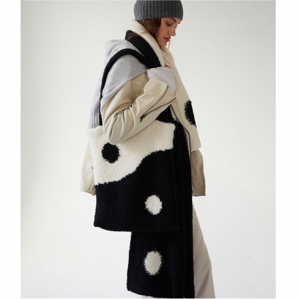 Free People Ying & Yang Plush Scarf & Bag Set Peace Black & White Carry On